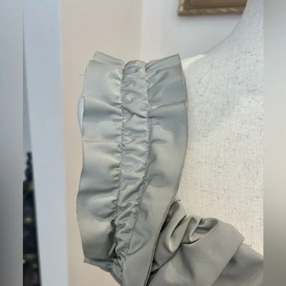 Marc Jacobs Gray Ruffled Dress with White Belt - Picture 7 of 16